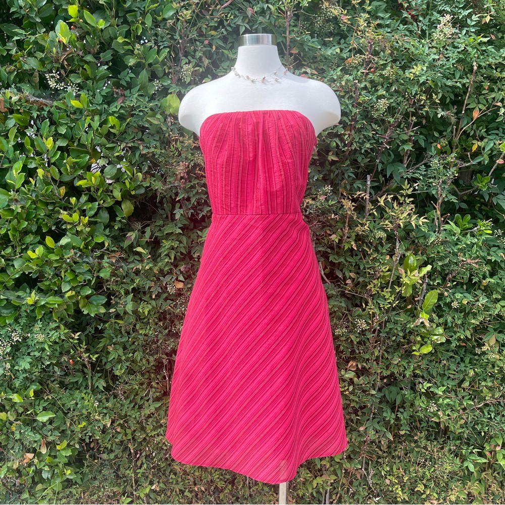 Elegant Banana Republic Strapless Red Dress Size 8 fits medium